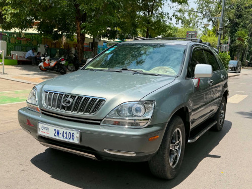 ឡានលក់ប្រញ៉ាប់លុយនៅថ្មី99%សុំណុំសុីនជិះស្រួលឡានលះប្រភេទប៉ុង2ហាប់ប៉ែសតំលៃ9800$សេរីឆ្នាំ2000