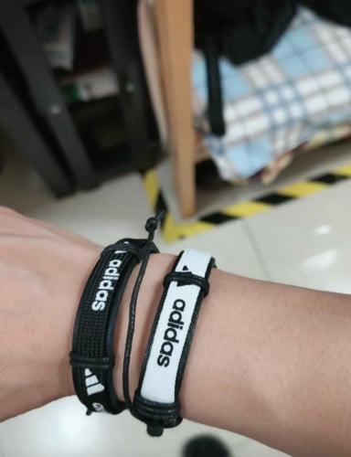 ខ្សែដៃស្ព័រ Adidas ម៉ូដទាន់សម័យ និងទាក់ទាញ!