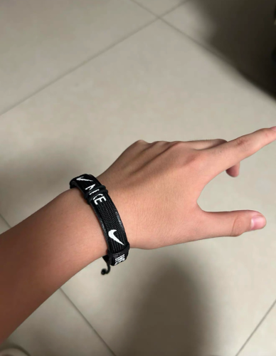 ខ្សែដៃស្ព័រ Adidas ម៉ូដទាន់សម័យ និងទាក់ទាញ!