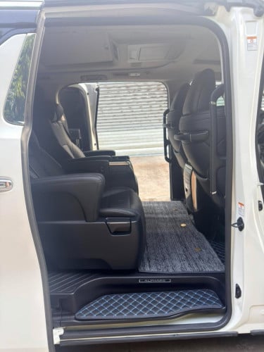 មហាថ្មីAlphard 2019 Executive Lounge full option ឡានប្រើផ្ទាល់ខ្លួន ធានាបងបងទិញប្រើមិនស្តាយលុយ
