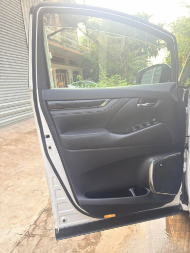 មហាថ្មីAlphard 2019 Executive Lounge full option ឡានប្រើផ្ទាល់ខ្លួន ធានាបងបងទិញប្រើមិនស្តាយលុយ