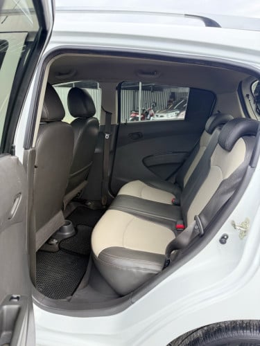 ស្តង់ដារអាមេរិក Chevrolet Spark 2012 ពណ៌ស