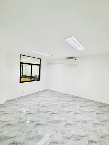 ហាងសម្រាប់ជួល​ / Commercial Space for Rent