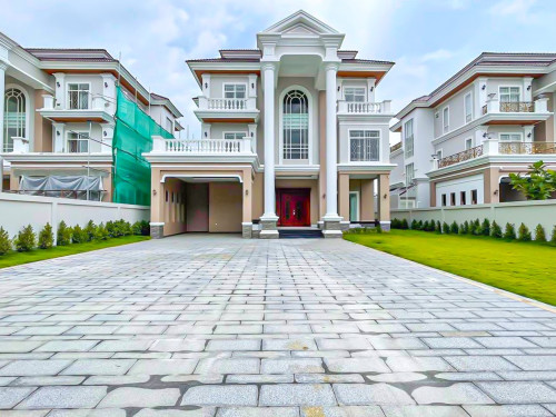 #forsale ✅ឃ្វីនវីឡា ដីវែង40m សម្រាប់លក់ នៅបុរីប៉េងហួតបឹងស្នោ ក្នុងគម្រោង Eco Romance