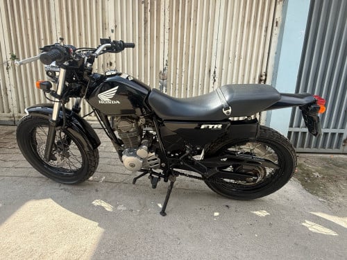 ចង់លក់ម៉ូតូ FTR កំលាំង 230cc ទឹកថ្នាំសុីនមួយជុំ
