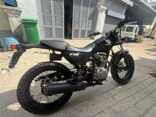 ចង់លក់ម៉ូតូ FTR កំលាំង 230cc ទឹកថ្នាំសុីនមួយជុំ