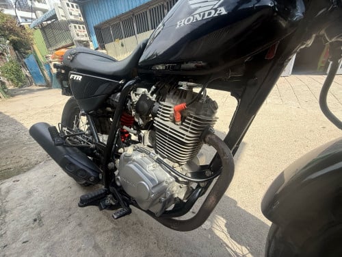 ចង់លក់ម៉ូតូ FTR កំលាំង 230cc ទឹកថ្នាំសុីនមួយជុំ