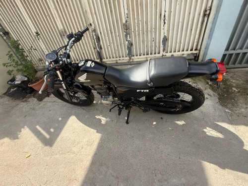 ចង់លក់ម៉ូតូ FTR កំលាំង 230cc ទឹកថ្នាំសុីនមួយជុំ