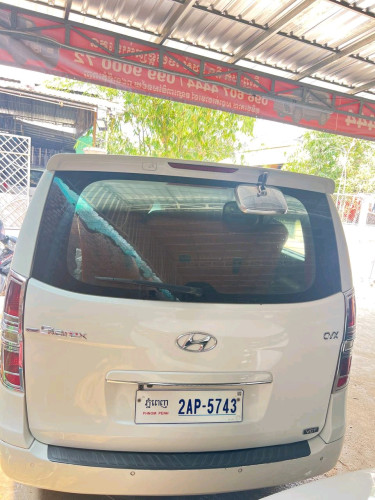 ឡានលក់Hyundai starex 2011 full option ក្នុងឡើងVip ហើយ ឡានស្អាតតំលៃ13000$ចរចា0966074444