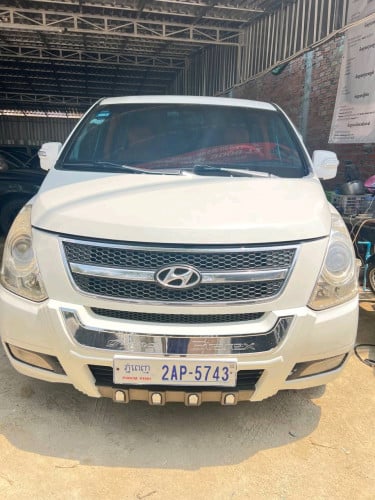 ឡានលក់Hyundai starex 2011 full option ក្នុងឡើងVip ហើយ ឡានស្អាតតំលៃ13000$ចរចា0966074444