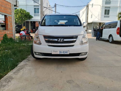 ឡានលក់Hyundai starex cvx 2008 ឡានស្អាតឯកសារគ្រប់ តំលៃ10200$ចរចា0966074444