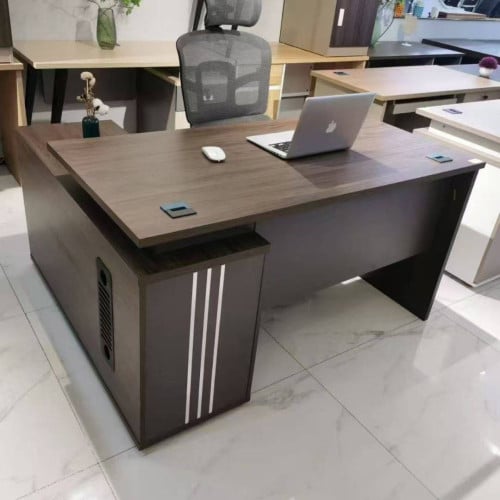តុបុគ្គលឹកកែងL