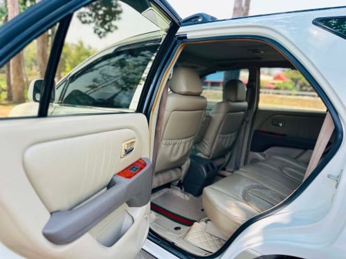 ឡានលក់មួយគ្រឿងLexus RX300សេរីឆ្នាំ2001ប៉ុង1Half Fullឡានសុំណុំតំលៃ13900$ចរចារសំរាប់បងប្អូនរកឡានស្អាត