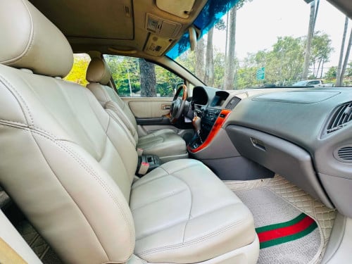 ឡានលក់មួយគ្រឿងLexus RX300សេរីឆ្នាំ2001ប៉ុង1Half Fullឡានសុំណុំតំលៃ13900$ចរចារសំរាប់បងប្អូនរកឡានស្អាត