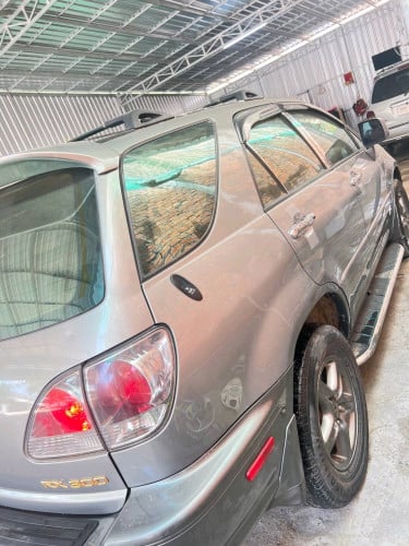ឡានលក់Lexus RX300 year 2001ប៉ុង1ឡានស្អាតតំលៃ10500$ចរចា0966074444