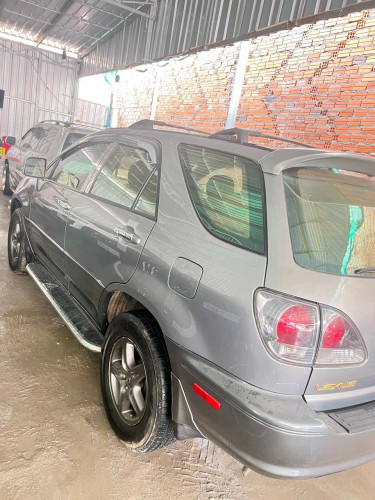 ឡានលក់Lexus RX300 year 2001ប៉ុង1ឡានស្អាតតំលៃ10500$ចរចា0966074444