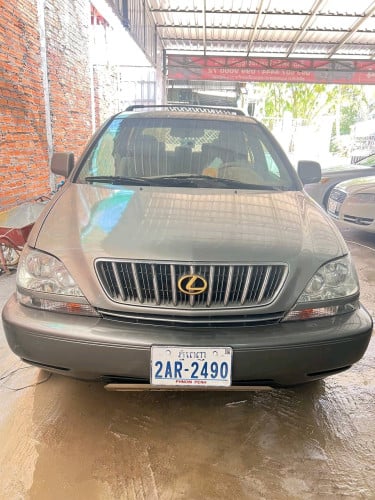 ឡានលក់Lexus RX300 year 2001ប៉ុង1ឡានស្អាតតំលៃ10500$ចរចា0966074444