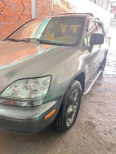 ឡានលក់Lexus RX300 year 2001ប៉ុង1ឡានស្អាតតំលៃ10500$ចរចា0966074444