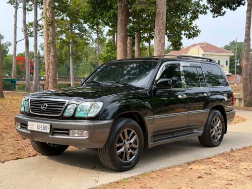 ឡានលក់សេរីLexusLX470ឆ្នាំផលិត2002Fullសាំងនឹងហ្គាស់ស្រេចឡានសុំណុំតំលៃ12900$ចរចារខ្លះធានាខ្ចីរៀបចំស្រេ