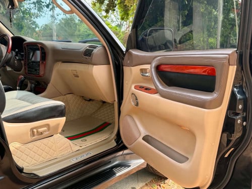 ឡានលក់សេរីLexusLX470ឆ្នាំផលិត2002Fullសាំងនឹងហ្គាស់ស្រេចឡានសុំណុំតំលៃ12900$ចរចារខ្លះធានាខ្ចីរៀបចំស្រេ