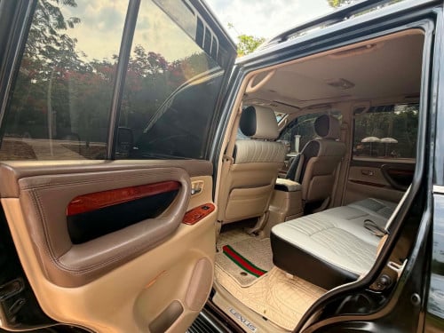 ឡានលក់សេរីLexusLX470ឆ្នាំផលិត2002Fullសាំងនឹងហ្គាស់ស្រេចឡានសុំណុំតំលៃ12900$ចរចារខ្លះធានាខ្ចីរៀបចំស្រេ
