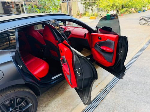 ​ឡានម្ខាស់ផ្ទាល់ Matte black, Special car