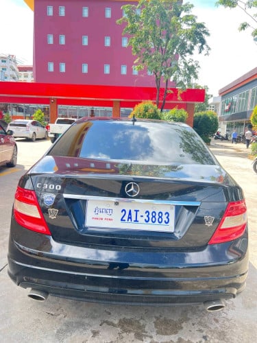 ឡានលក់Mercedes Benz C300 year 2010ធានាឡានស្អាត ស៊ីសាំងតិចតំលៃ13800$ចរចា0966074444