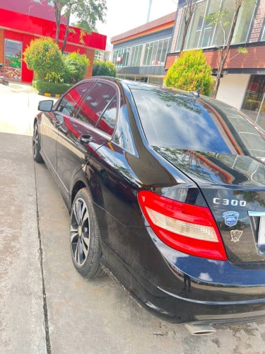 ឡានលក់Mercedes Benz C300 year 2010ធានាឡានស្អាត ស៊ីសាំងតិចតំលៃ13800$ចរចា0966074444