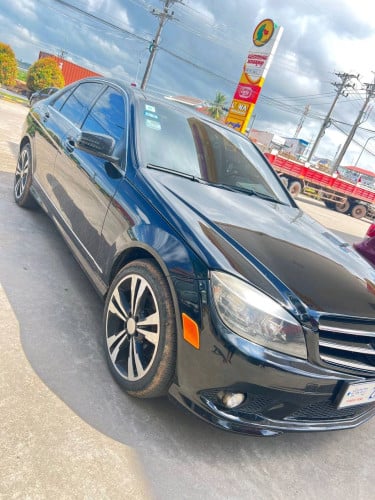 ឡានលក់Mercedes Benz C300 year 2010ធានាឡានស្អាត ស៊ីសាំងតិចតំលៃ13800$ចរចា0966074444