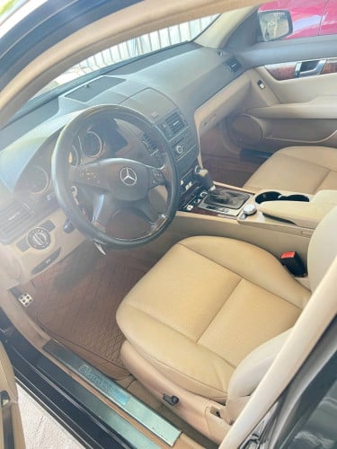 ឡានលក់Mercedes Benz C300 year 2010ធានាឡានស្អាត ស៊ីសាំងតិចតំលៃ13800$ចរចា0966074444