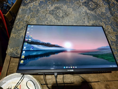 លក់ monitor 27in 100hz នៅស្អាតទាំងអស់ អត់មានខូចខាតអ្វីទេអត់តែជើង