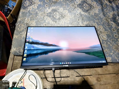 លក់ monitor 27in 100hz នៅស្អាតទាំងអស់ អត់មានខូចខាតអ្វីទេអត់តែជើង