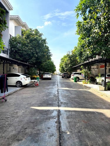 ផ្ទះអាជីវកម្ម ជួលបេីកលក់onlline ស្នាក់នៅ