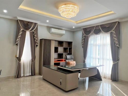 វីឡាឃ្វីន កែង (Queen Villa) ទល់មុខសួន ក្នុងបុរី ព្រីមៀរអង្គរភ្នំពេញ ត្រូវការលក់បន្ទាន់ខ្លាំង