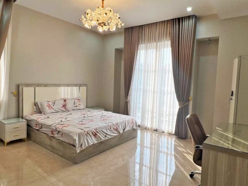 វីឡាឃ្វីន កែង (Queen Villa) ទល់មុខសួន ក្នុងបុរី ព្រីមៀរអង្គរភ្នំពេញ ត្រូវការលក់បន្ទាន់ខ្លាំង