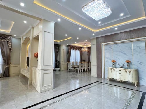 វីឡាឃ្វីន កែង (Queen Villa) ទល់មុខសួន ក្នុងបុរី ព្រីមៀរអង្គរភ្នំពេញ ត្រូវការលក់បន្ទាន់ខ្លាំង