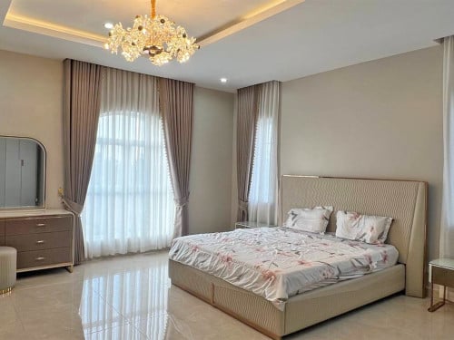 វីឡាឃ្វីន កែង (Queen Villa) ទល់មុខសួន ក្នុងបុរី ព្រីមៀរអង្គរភ្នំពេញ ត្រូវការលក់បន្ទាន់ខ្លាំង
