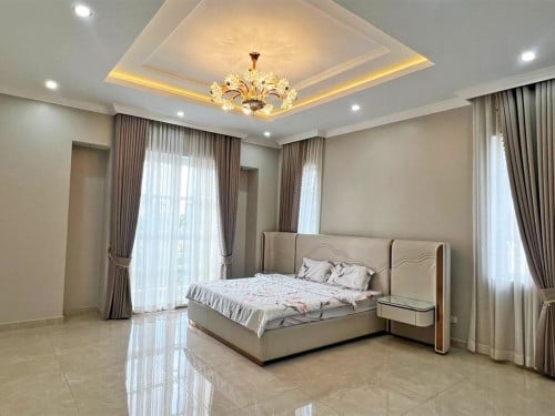 វីឡាឃ្វីន កែង (Queen Villa) ទល់មុខសួន ក្នុងបុរី ព្រីមៀរអង្គរភ្នំពេញ ត្រូវការលក់បន្ទាន់ខ្លាំង