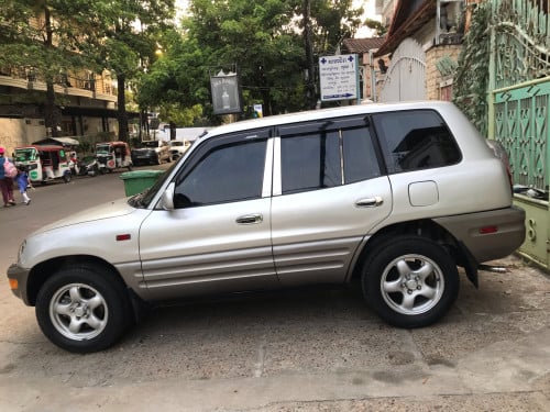 ឡានលក់ RAV4 L ឆ្នាំ97 ពណ៌ទឹកប្រាក់