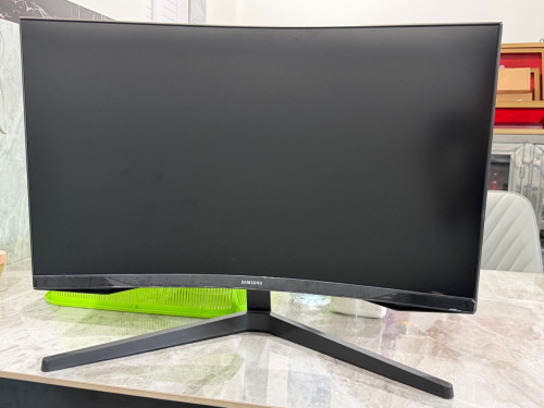 មូនីទ័រ Samsung ស្អាតលក់140$