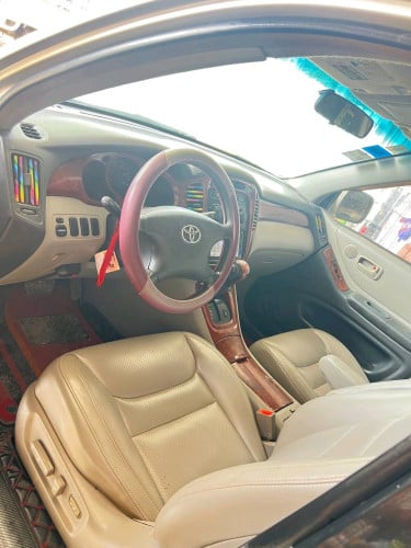 ឡានលក់Toyota Highlander 2002ប៉ុង1ធានាឡានស្អាតតំលៃ13500$ចរចា0966074444