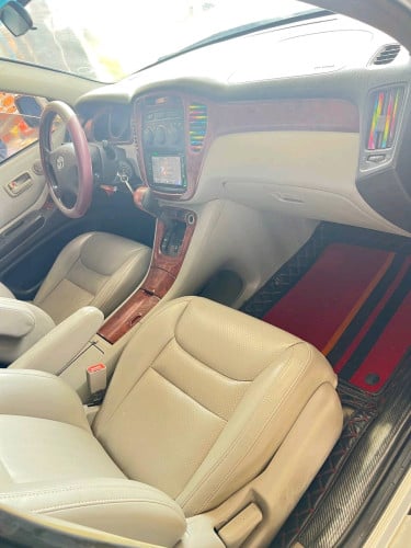 ឡានលក់Toyota Highlander 2002ប៉ុង1ធានាឡានស្អាតតំលៃ13500$ចរចា0966074444