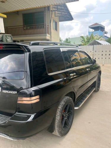 ឡានលក់Toyota Highlander 2002ប៉ុង2ឡានស្អាតតំលៃ10200$ចរចា0966074444