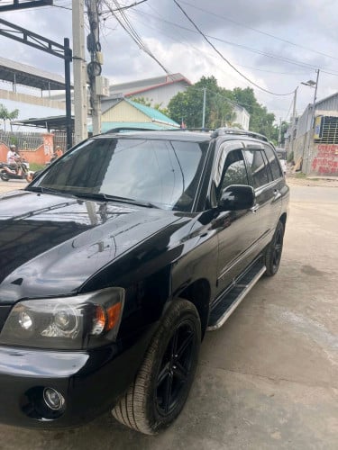 ឡានលក់Toyota Highlander 2002ប៉ុង2ឡានស្អាតតំលៃ10200$ចរចា0966074444