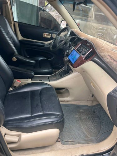 ឡានលក់Toyota Highlander 2002ប៉ុង2ឡានស្អាតតំលៃ10200$ចរចា0966074444