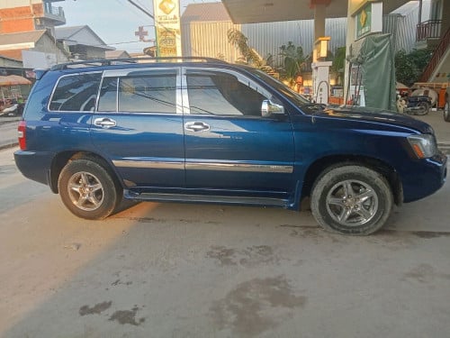 ឡានលក់Toyota Highlander 2004ម៉ាស៊ិន4ប៉ុង2 ឡានស្អាតតំលៃ14200$ចរចារ0966074444