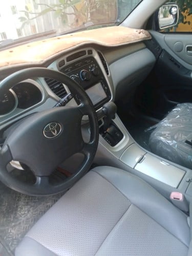 ឡានលក់Toyota Highlander 2004ម៉ាស៊ិន4ប៉ុង2 ឡានស្អាតតំលៃ14200$ចរចារ0966074444