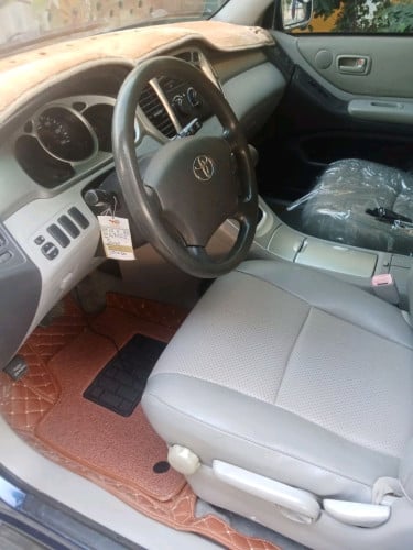 ឡានលក់Toyota Highlander 2004ម៉ាស៊ិន4ប៉ុង2 ឡានស្អាតតំលៃ14200$ចរចារ0966074444