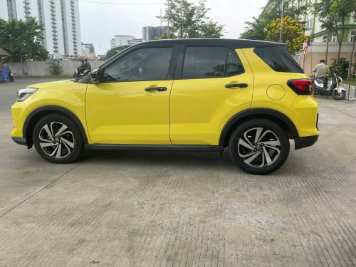 ឡានលក់ Toyota Raize 2023 ទើបប្រើរបាន2ម៉ឺនគីឡូឡាននៅថ្មីតំលៃ18200$ចរចា0966074444