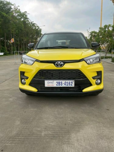 ឡានលក់ Toyota Raize 2023 ទើបប្រើរបាន2ម៉ឺនគីឡូឡាននៅថ្មីតំលៃ18200$ចរចា0966074444
